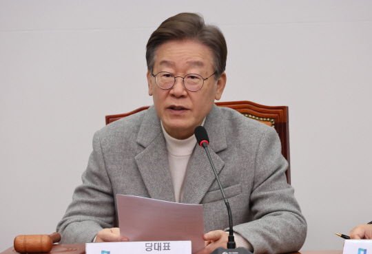 이재명 더불어민주당 대표가 6일 국회에서 열린 최고위원회의에서 발언하고 있다. <연합뉴스>